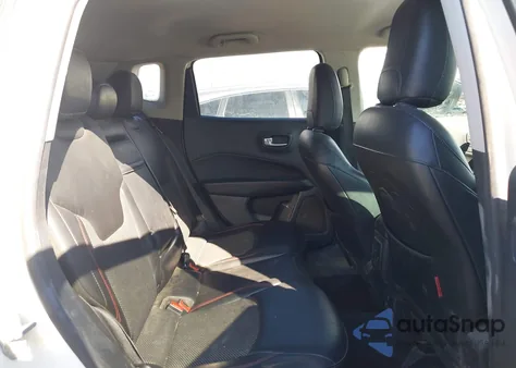 2018 Jeep Compass Trailhawk 4X4 z USA, uszkodzony, nr VIN 3C4NJDDB8JT307538